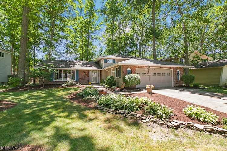 17069 Partridge Dr Strongsville, OH 44136