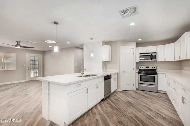 3029 E Shangri-La Road Phoenix, AZ 85028