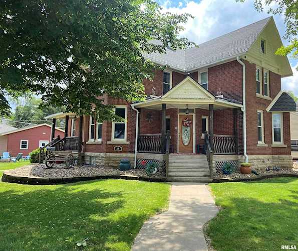 201 E 4th St Tipton, IA 52772