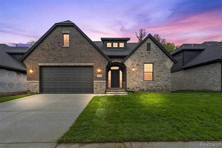 55162 Benson Shelby Twp, MI 48316