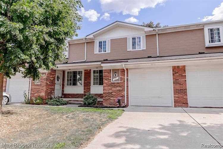 321 Hampton Ct South Lyon, MI 48178 | MLS 2220042722 Photo 1