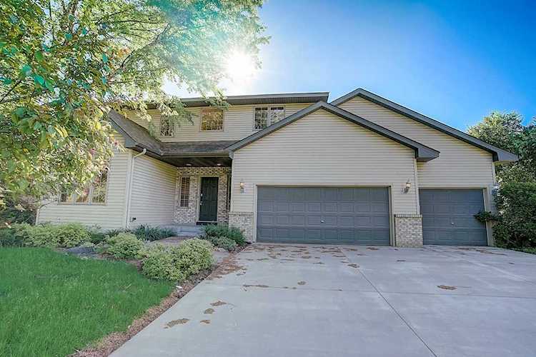 801 Crestview Drive S Maplewood, MN 55119