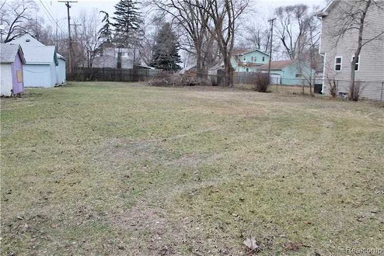 024 & 025 15 Mile Rd Clinton Twp, MI 48035 | MLS 2200018060 Photo 1