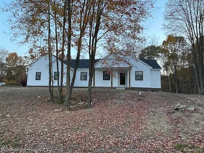 11257 Cassidy Trl Springfield Twp, MI 48350