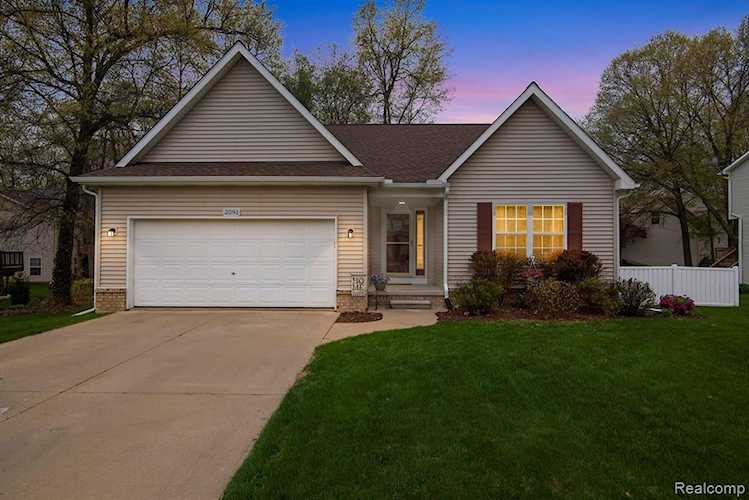 2091 N Laurel Oak Dr Oceola Twp, MI 48855