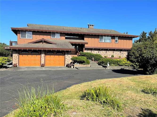 465 Sand Dune Ave SW Ocean Shores, WA 98569
