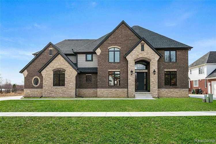 55339 Buckthorn Dr Shelby Twp, MI 48316 | MLS 2220029307 Photo 1