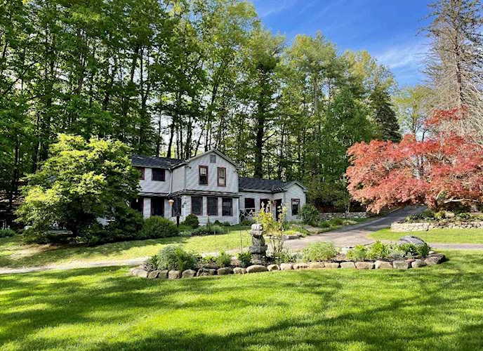 163 Mountain Rd Concord, NH 03301