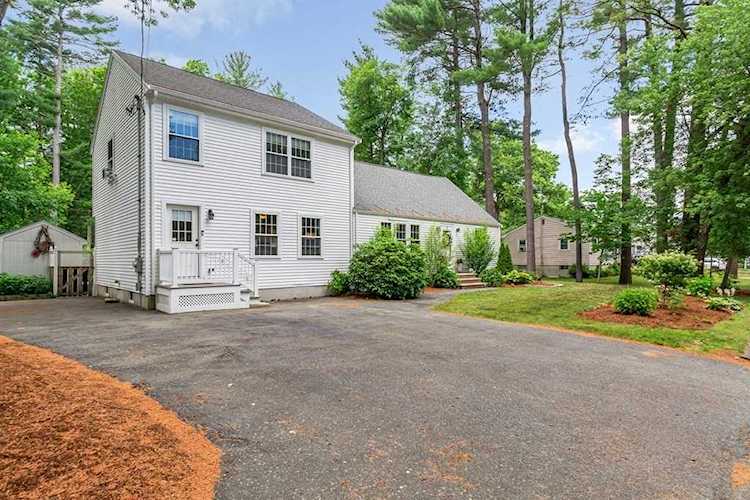 65 Lawrence St Wilmington, MA 01887
