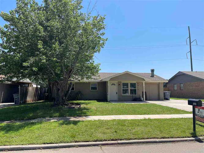 6914 SW Forest Ave Lawton, OK 73505