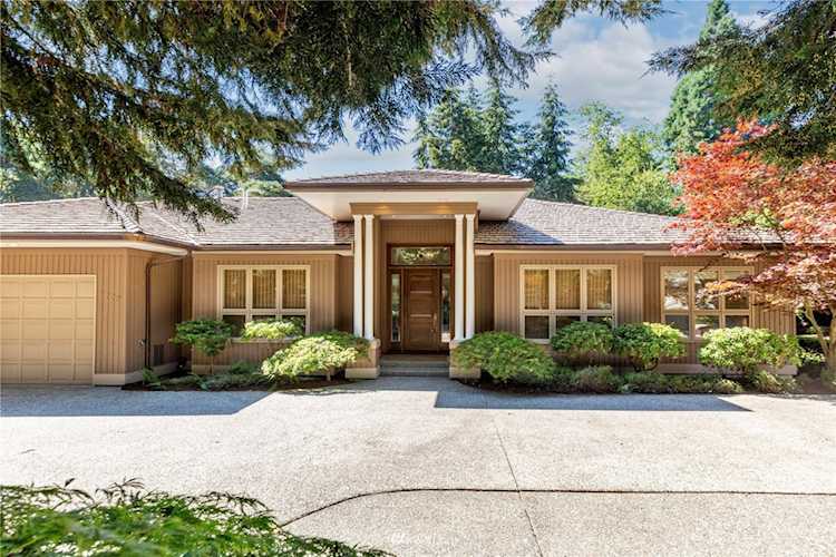 8809 NE 10th St Medina, WA 98039