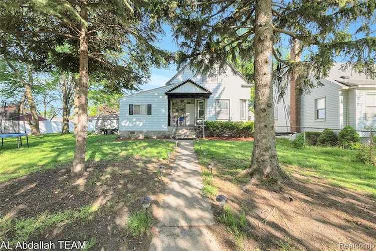 Metro Detroit House Finder | Dwellings Michigan Real Estate Photo 1