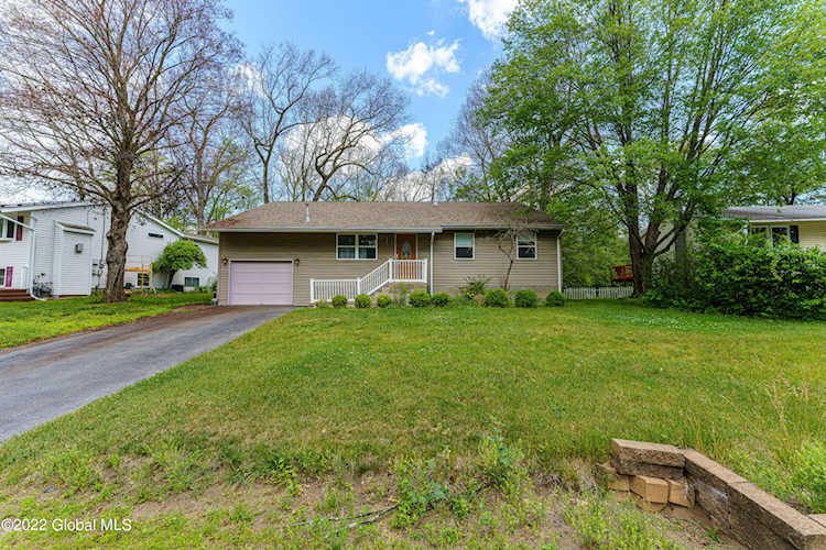 46 Hathorn Blvd Saratoga Springs, NY 12866