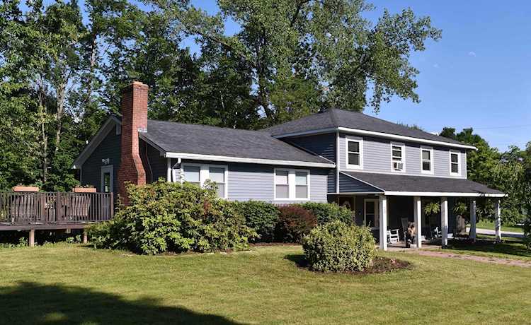 20 Newport Dr Rutland City, VT 05701