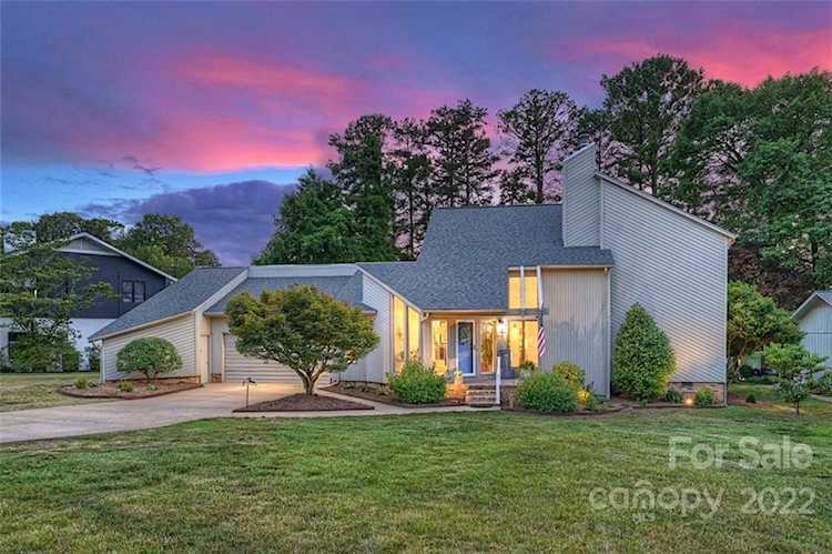 16001 Cramur Dr Huntersville, NC 28078