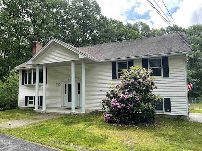 1293 Smyth Rd Hooksett, NH 03106