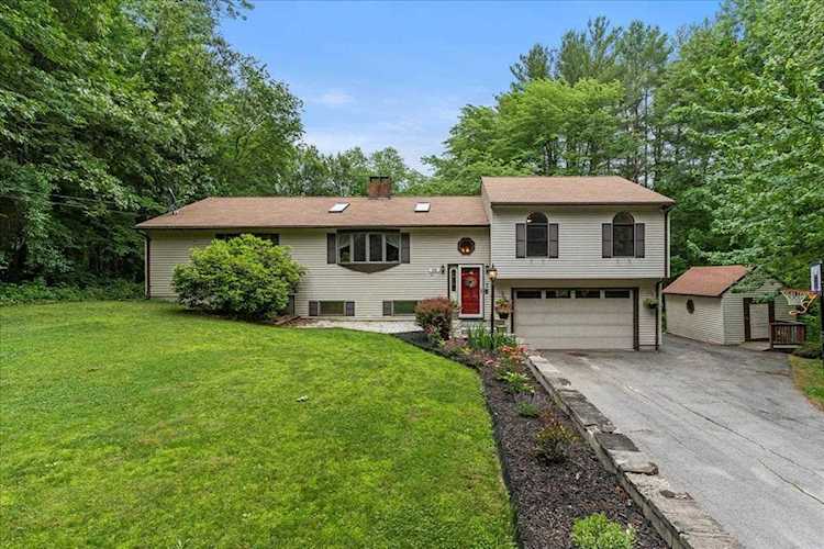 50 Edinburgh Dr Bedford, NH 03110