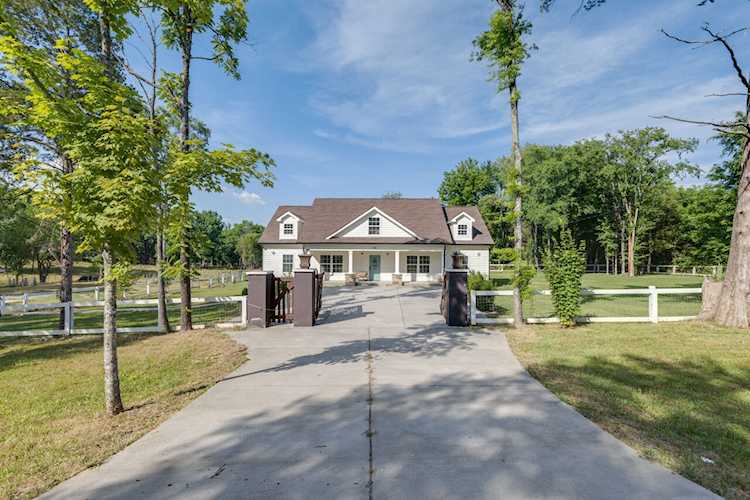 120 Coop Rd Bell Buckle, TN 37020