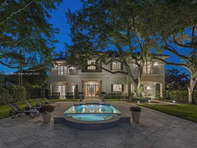 5300 SW 88th St Coral Gables, FL 33156