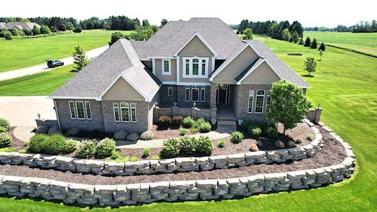 2987 Rose Moon Way Neenah, WI 54956
