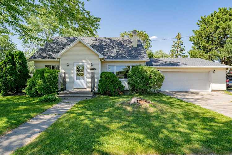 229 W Bell St Neenah, WI 54956