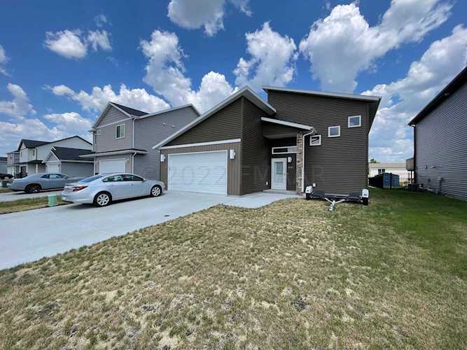 3042 33rd Ave S Moorhead, MN 56560