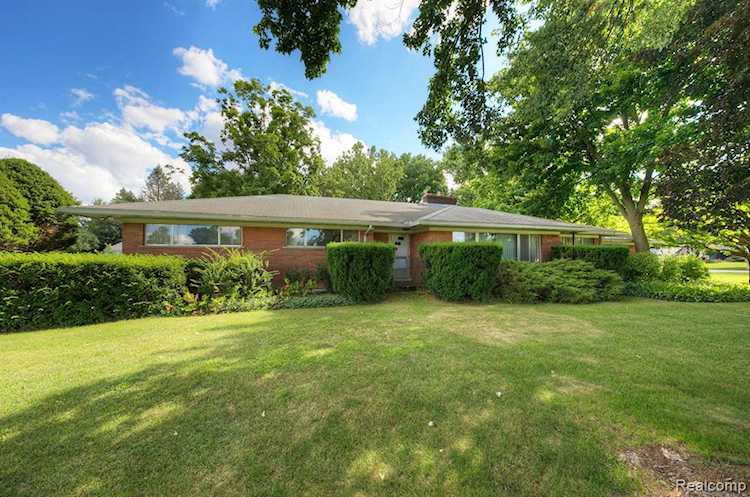 48707 8 Mile Rd Northville Twp, MI 48167