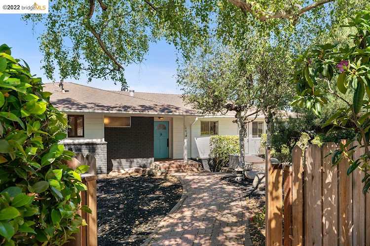 1901 Asilomar Dr Oakland, CA 94611