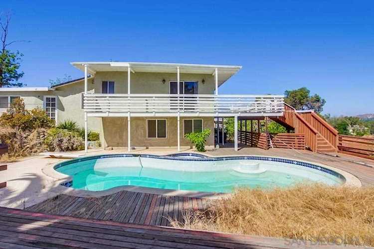 112 Encanto Drive Escondido, CA 92027