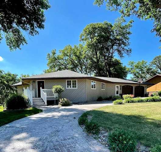 218 Oak Knoll Court Blue Earth, MN 56013
