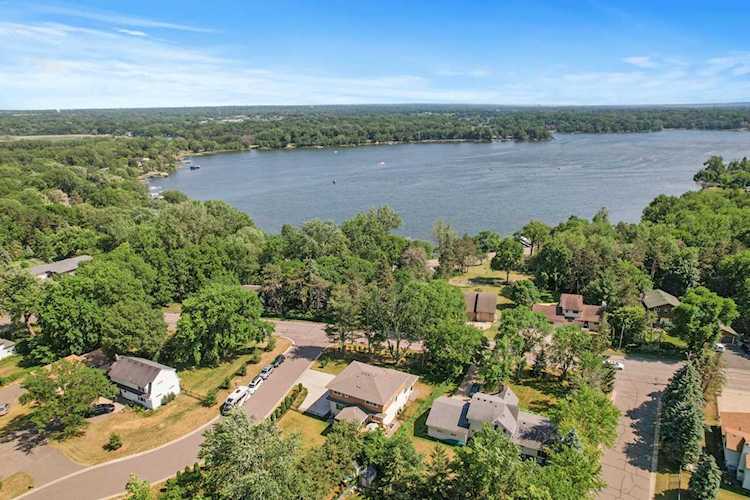 2895 Thunder Bay Court Little Canada, MN 55117