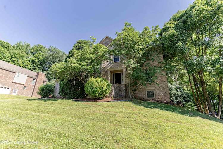 9409 Holiday Dr Louisville, KY 40272