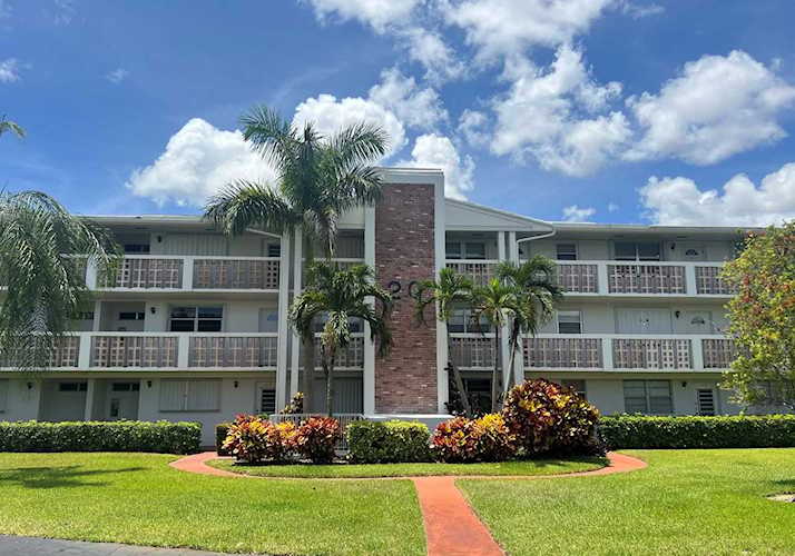 20 SE 13th Street #B2 Boca Raton, FL 33432 - MLS# R10812285 | BoyntonBeachRealEstate.com Photo 1