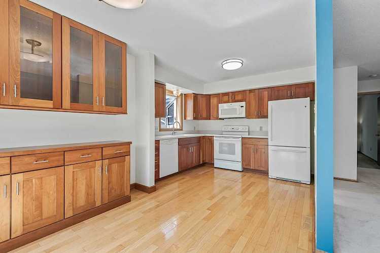 10211 Lee Drive Eden Prairie, MN 55347