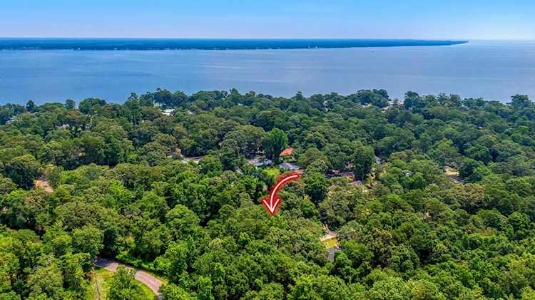 317 4th St Santee, SC 29142
