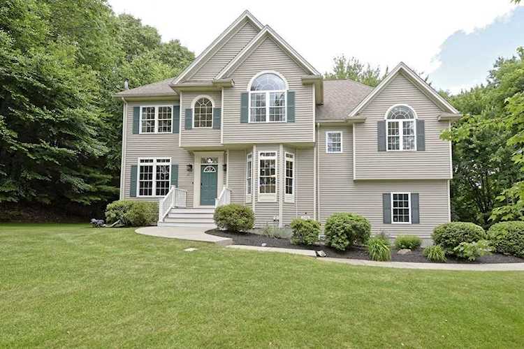 41 Elmshade Uxbridge, MA 01569
