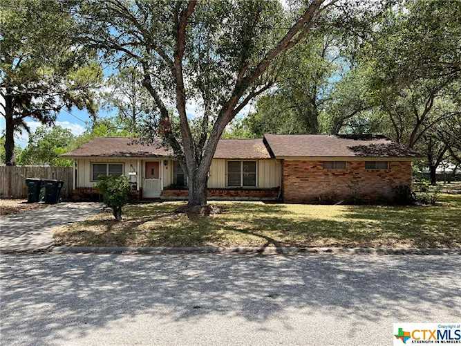 610 Richard Browning Ln Edna, TX 77957