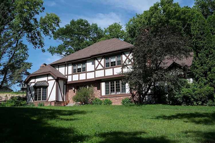 4555 Oak Chase Circle Eagan, MN 55123