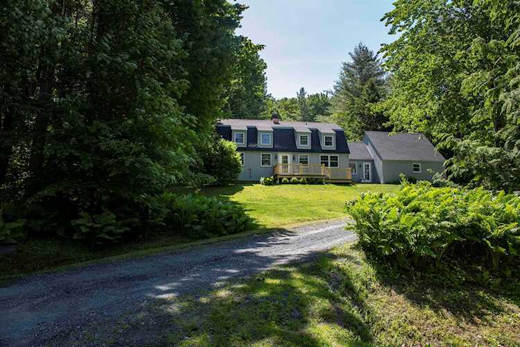 86 West Fisher Rd Hartford, VT 05059