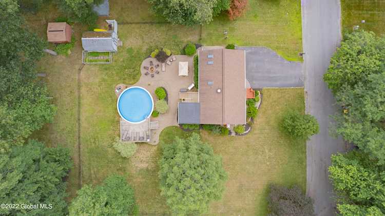 7 Bemis Heights Rd Saratoga Springs, NY 12866