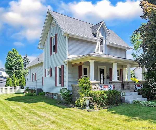 210 Liberty St South Lyon, MI 48178