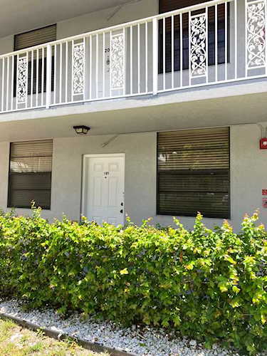 1506 Whitehall Drive #105 Davie, FL 33324