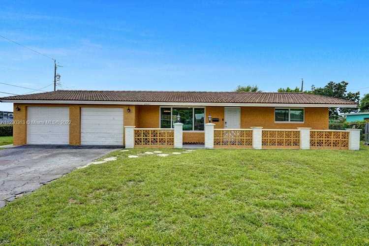 2321 Oleander Dr Miramar, FL 33023