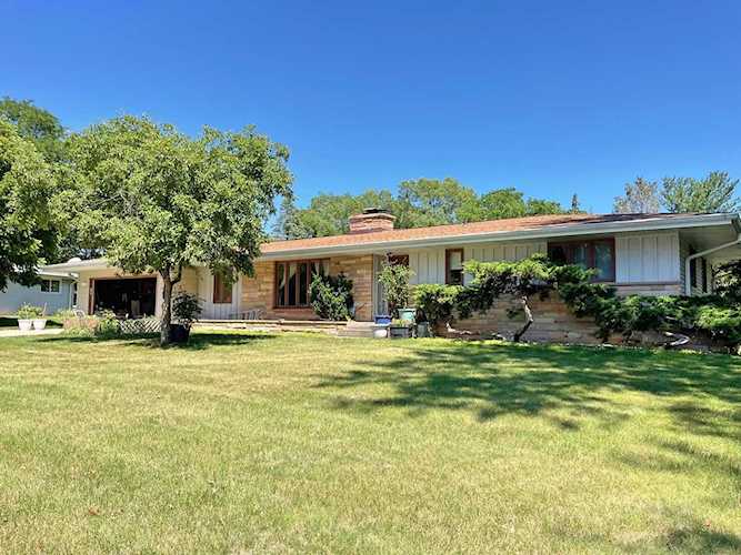 568 Greendale Dr Janesville, WI 53546 | MLS 1938126 Photo 1