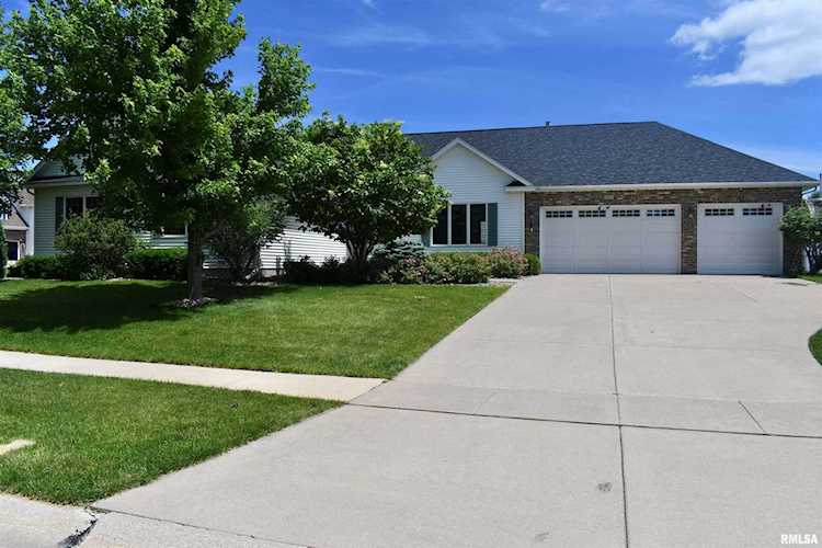 651 Dammann Dr Eldridge, IA 52748