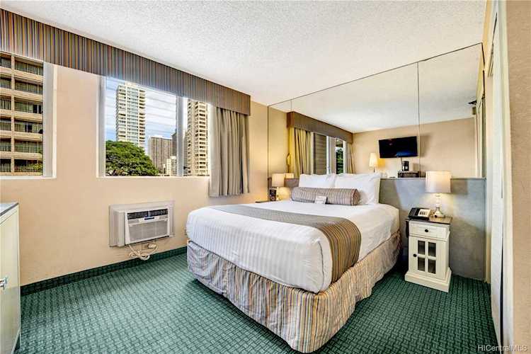 444 Kanekapolei Street #319 Honolulu, HI 96815