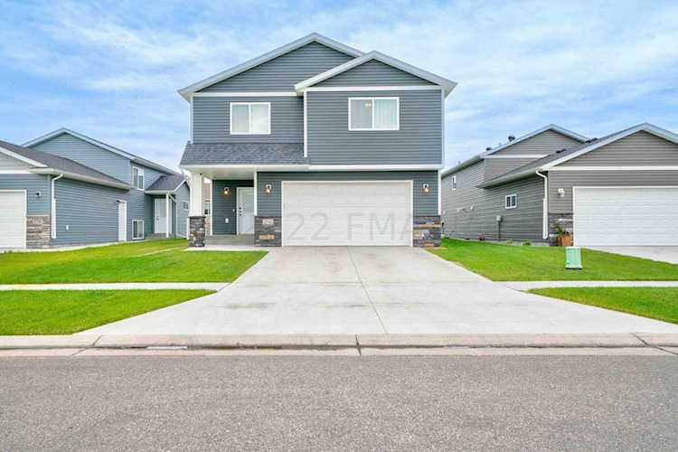 2742 10 St W West Fargo, ND 58078