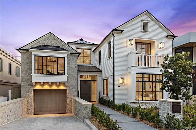 2209 Bayside Dr Corona Del Mar, CA 92625