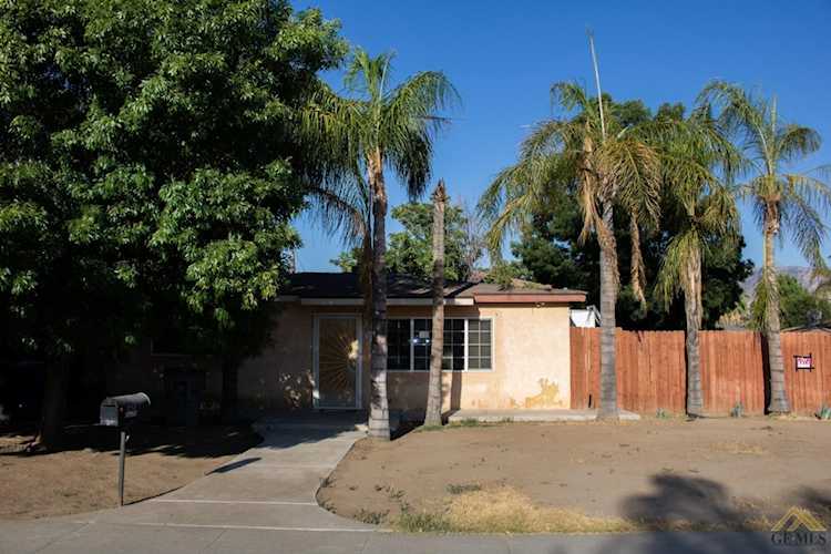 216 Morton Place Arvin, CA 93203