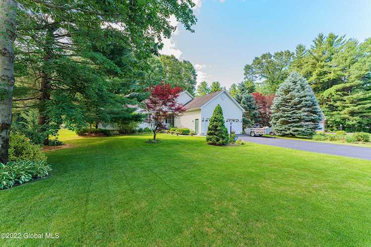 10 Four Leaf Manor Rexford, NY 12148 | MLS 202221441 Photo 1